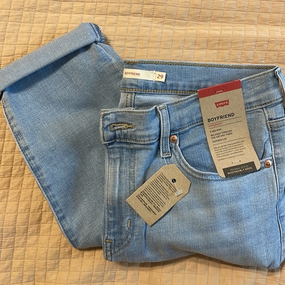 NWOT Levi's Women's Mid-Rise Stretch Boyfriend Tapered Leg Jeans Slate Era - Picture 2 of 4